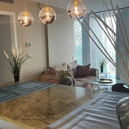 Simply Stunning Jacuzzi Panoramic View Apartment