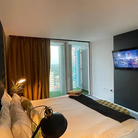 Simply Stunning Jacuzzi Panoramic View Apartment