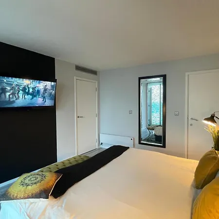 Simply Stunning Jacuzzi Panoramic View Apartment Birmingham