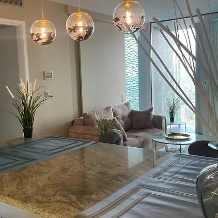 Simply Stunning Jacuzzi Panoramic View Apartment